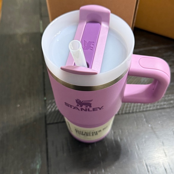 Stanley Lavender Travel Mug 20 oz - Picture 3 of 3